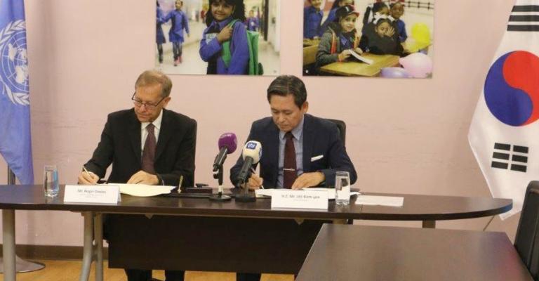 400 ألف دولار من كوريا لدعم الفلسطينيين القادمين من سوريا للأردن 400 ألف دولار من كوريا لدعم الفلسطينيين القادمين من سوريا للأردن