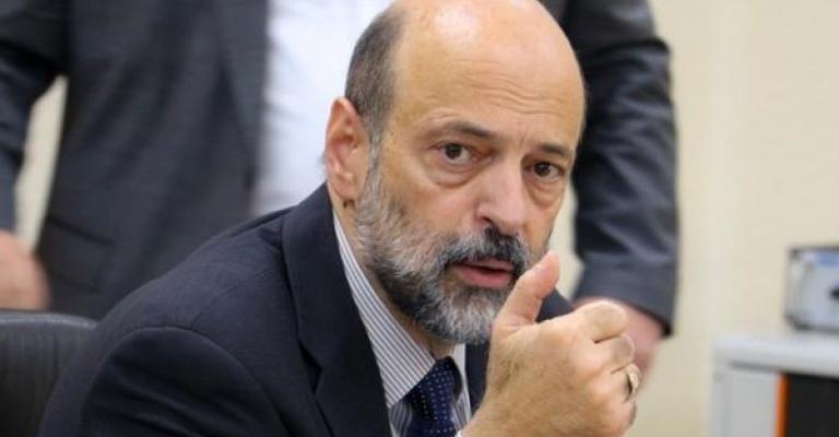 الرزاز: نسعى لدمج وزارات.. وإعادة تشكيل الفريق الاقتصادي الرزاز: نسعى لدمج وزارات.. وإعادة تشكيل الفريق الاقتصادي