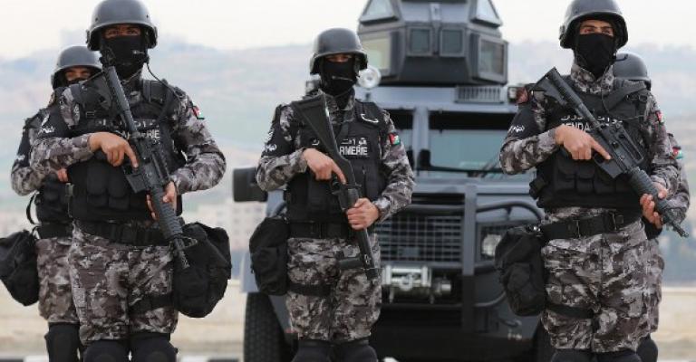 مقتل مطلوبين والقبض على 5 آخرين بمداهمة أمنية في الزرقاء مقتل مطلوبين والقبض على 5 آخرين بمداهمة أمنية في الزرقاء