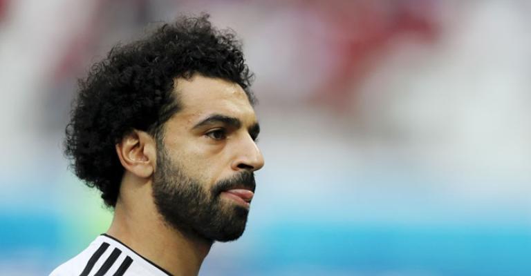 فتاة تنفجر بالبكاء عند رؤيتها صلاح فتاة تنفجر بالبكاء عند رؤيتها صلاح