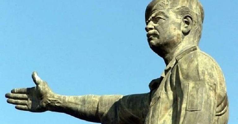 العراق يطالب الأردن بتسليمه تمثالا لصدام حسين حاول أمريكي تهريبه عبر المملكة
