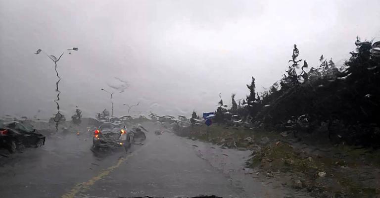 تحذیرات من خطر السیول مع استمرار المنخفض الجوي