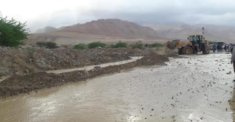 إغلاق طريق غور الصافي المزرعة بسبب اﻻنهيارات