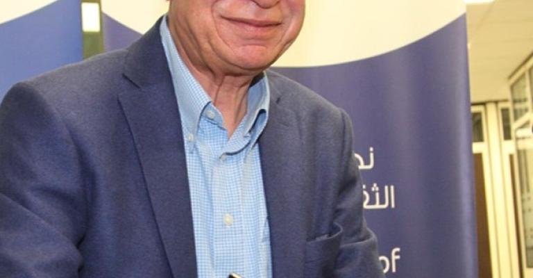 إشهار ديوان "استيقظ كي تحلم" للبرغوثي في شومان