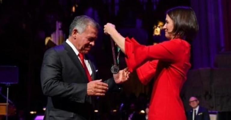 الملك يتسلم جائزة تمبلتون الملك يتسلم جائزة تمبلتون