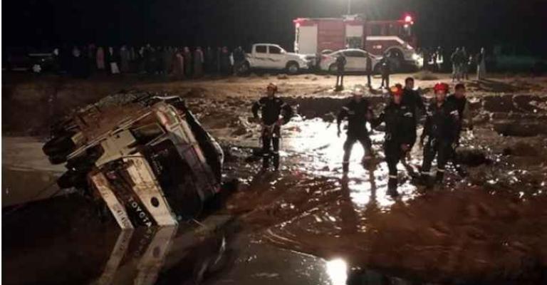 حملة ترحيل القاطنين بمحاذات الأودية والسيول حملة ترحيل القاطنين بمحاذات الأودية والسيول