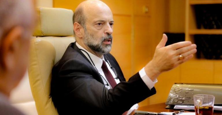 الرزاز يجب إقرار ضريبة الدخل "لعيون الأردن" الرزاز يجب إقرار ضريبة الدخل "لعيون الأردن"