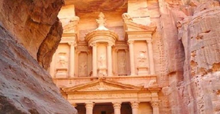 إغلاق المحمية الأثرية في البترا بسبب الظروف الجوية إغلاق المحمية الأثرية في البترا بسبب الظروف الجوية