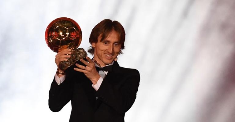 الكرواتي مودريتش يتوج بالكرة الذهبية 2018 (شاهد) الكرواتي مودريتش يتوج بالكرة الذهبية 2018 (شاهد)