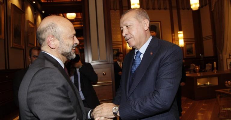 الرزاز يشكر أردوغان على تسليم عوني مطيع