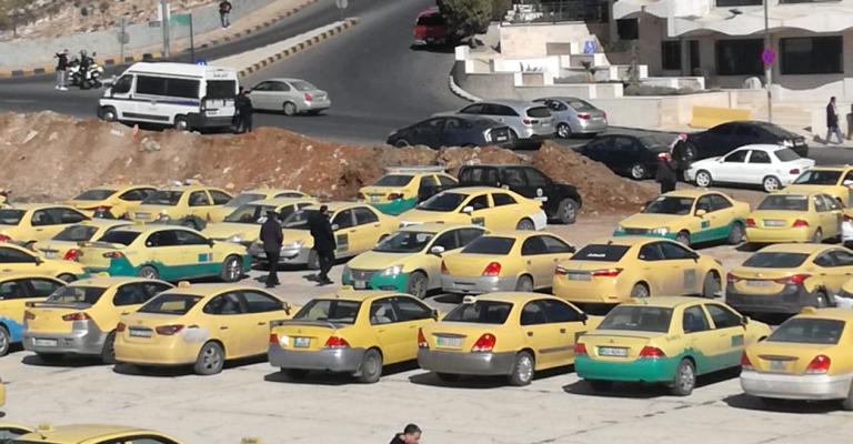 الأصفر يجدد إضرابه المفتوح أمام مجلس النواب