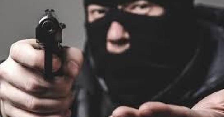 سطو على بنك قرب جسر ماركا والبحث الجنائي يضبط الفاعل