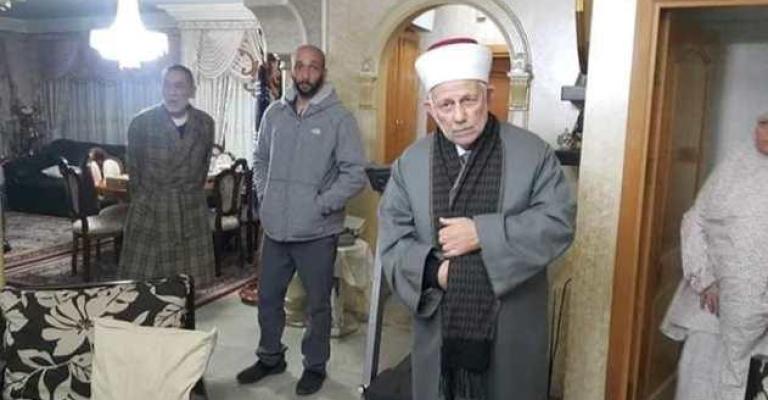 الاحتلال يعتقل رئيس مجلس الأوقاف بالقدس ونائبه ويبعدهما عن الأقصى