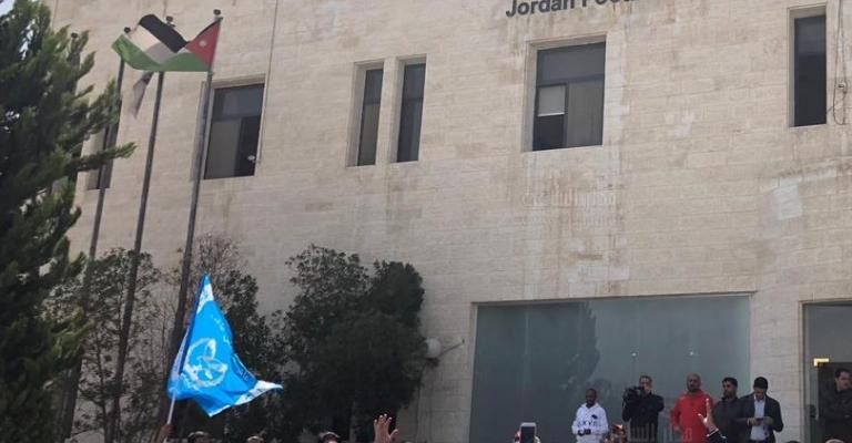 جماهير الفيصلي أمام اتحاد كرة القدم احتجاجاً على عقوبات زهران )