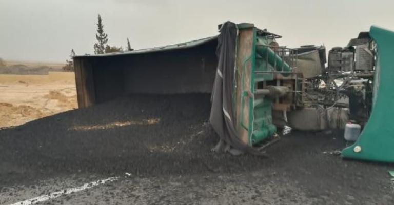 وفاة وإصابتان بحادث تصادم على "الصحراوي" وفاة وإصابتان بحادث تصادم على "الصحراوي"