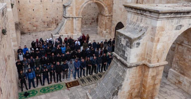 الكسواني: اعتقال 41 موظفا من أوقاف القدس منذ أحداث باب الرحمة الكسواني: اعتقال 41 موظفا من أوقاف القدس منذ أحداث باب الرحمة