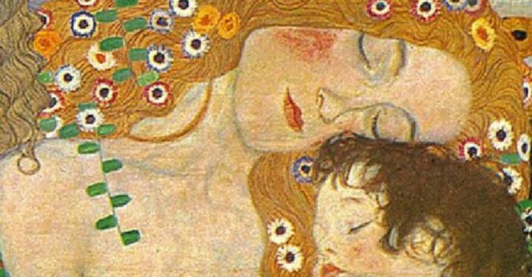 الأم.. العطاء والتضحية والنجاح (فيديو)