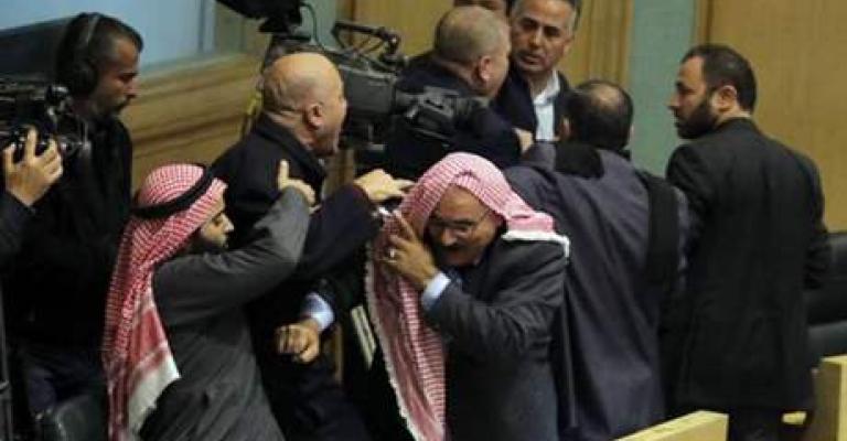 اشتباك بين النائبين خالد الفناطسة وطارق خوري اشتباك بين النائبين خالد الفناطسة وطارق خوري