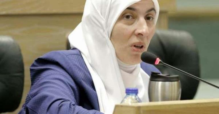 النائب ديمة طهبوب تسأل الرزاز عن الضرائب والرسوم التي يدفعها الأردنيون