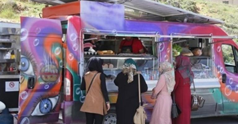 ترخيص 35 عربة بيع طعام على 19 موقعا