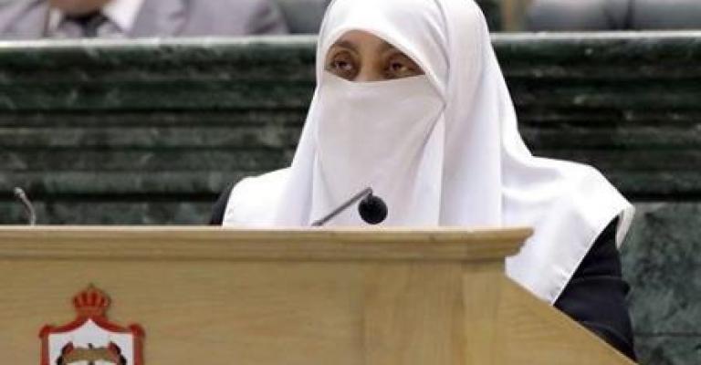 العتوم تدعو المعاني لتأجيل إقرار المسار المهني وتحذر من تصعيد المعلمين