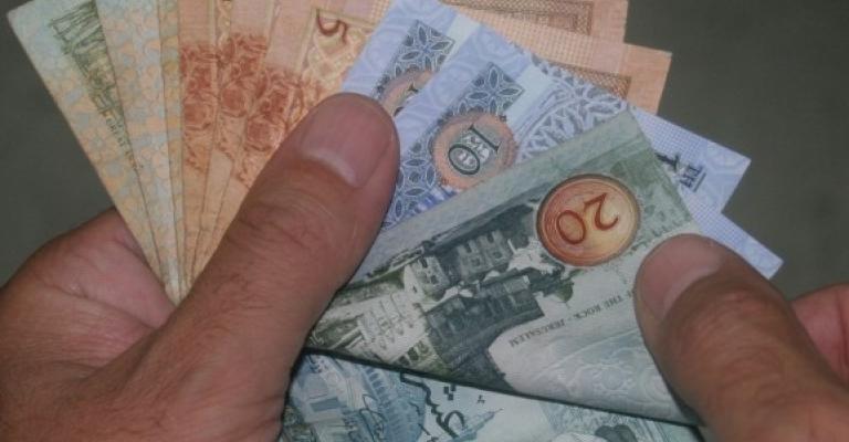 «تفاهمات» لتأجيل الاقساط المستحقة للبنوك على المواطنين خلال شهر رمضان «تفاهمات» لتأجيل الاقساط المستحقة للبنوك على المواطنين خلال شهر رمضان