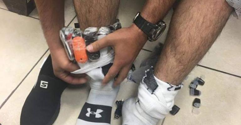 الجمارك تحبط تهريب 1460 سيجارة الكترونية في مطار الملكة علياء (صور)