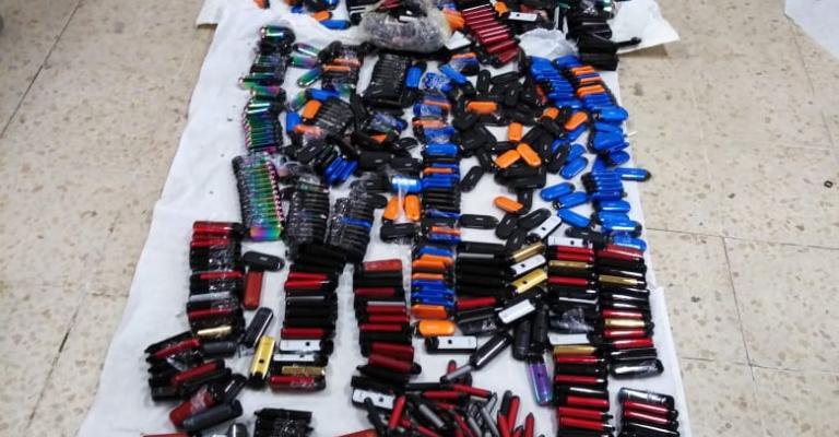 «الجمارك» تحبط تهريب 1534 ارجيلة وسيجارة الكترونية (صور)