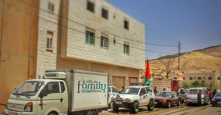 "مطبخ العائلة" مبادرة لاستغلال الأطعمة الفائضة وتوزيعها للمحتاجين