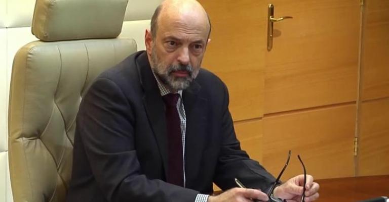 الرزاز يتوعد الموظفين المقصرين: لقد أعذر من أنذر الرزاز يتوعد الموظفين المقصرين: لقد أعذر من أنذر