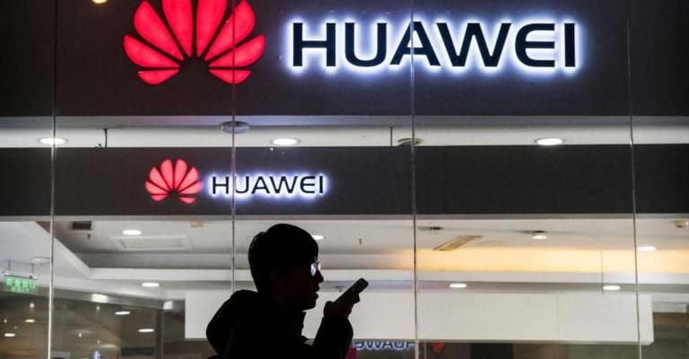 هواوي: نشعر وكأننا كرة قدم وسط عملاقين هواوي: نشعر وكأننا كرة قدم وسط عملاقين