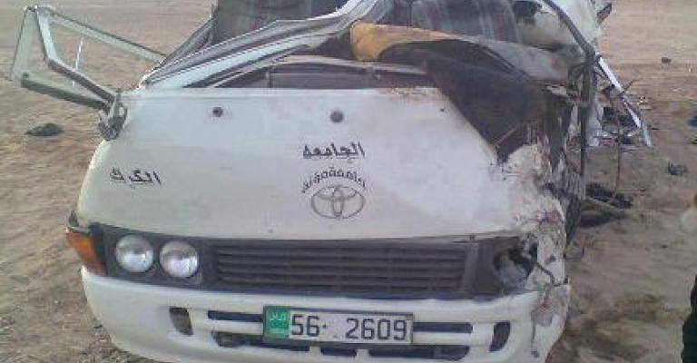 9 وفيات و6 إصابات بحادث تصادم بين صهريج وحافلة