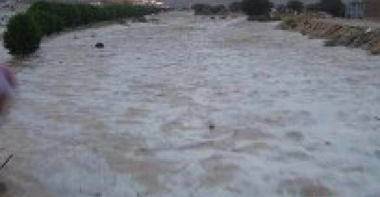 السيول تدمر 15 بيتا على أطراف مخيم الحسين السيول تدمر 15 بيتا على أطراف مخيم الحسين