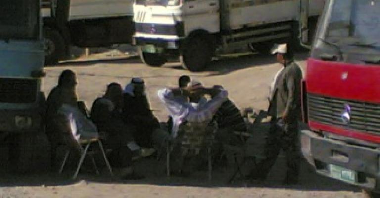 سائقو الشاحنات..معاناة ومسؤوليات مبعثرة سائقو الشاحنات..معاناة ومسؤوليات مبعثرة
