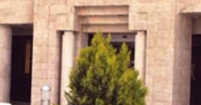 مواطنون:"إجازة الأمومة حق مشروع بلا اقتطاعات"