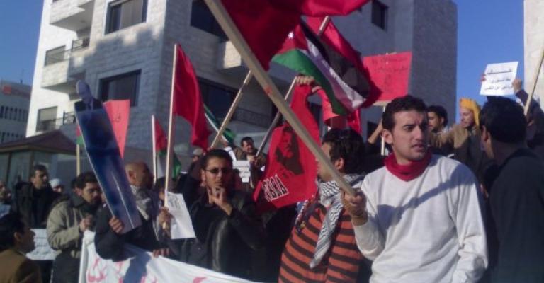 في اعتصام..أحزاب وقوى تسلم مذكرة للنواب مطالبة بإلغاء "السلام"