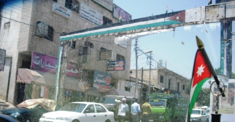 بسطات الخضار تقلق اصحاب المحلات في سوق دير علا