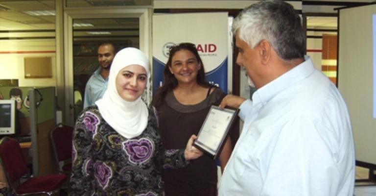 مدونة عن عمان تفوز في مسابقة المدونات بالفيديو