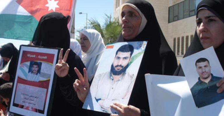 بالفيديو .. أهالي الأسرى: أفرجوا عن أبنائنا