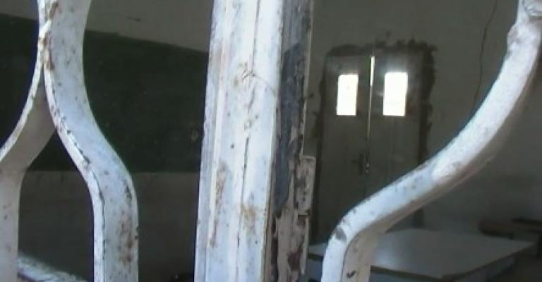 مدرسة مستأجرة منذ 1986 تعشش فيها العقارب..(فيديو)