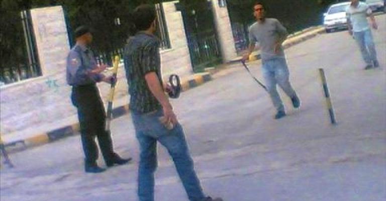 علي عليمات : سياسات القبول من اسباب العنف الجامعي..(فيديو) علي عليمات : سياسات القبول من اسباب العنف الجامعي..(فيديو)