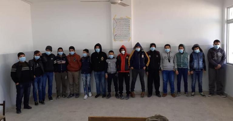 طلاب مدرسة واجراءات وقائية