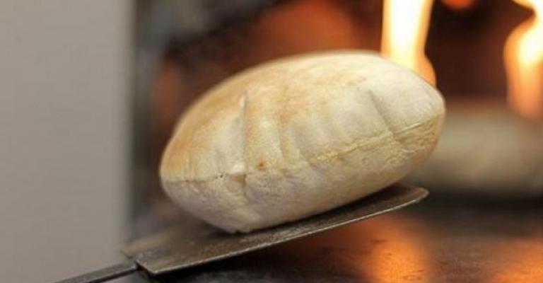 آلية توزيع الخبز والمياه