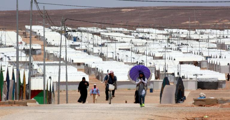 صورة من الأرشيف لمجموعة من اللاجئين في مخيم الأزرق (المصدر: "إي بي إيه")