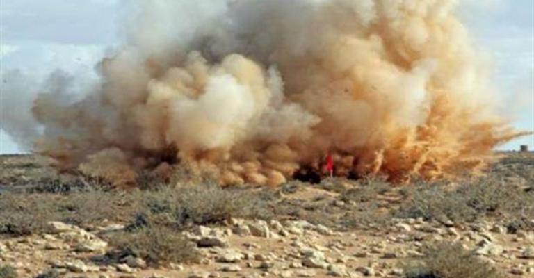 وفاة طفل وإصابة 3 من أفراد عائلته بانفجار قنبلة قديمة في الزرقاء