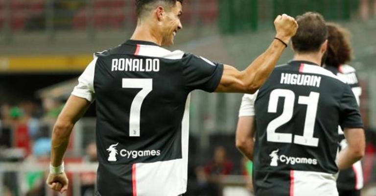 رونالدو أفضل هداف في الدوريات الكبرى خلال 2020.. كم سجل؟ يتبقى للدون 6 أهداف للحاق بالبولندي روبرت ليفاندوفسكي الذي أحرز 34 هدفا هذا الموسم- الحساب الرسمي لليوفي