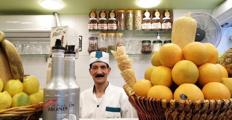 لاجئ سوري ينقل مهنته المتوارثة في بيع العصائر من دمشق إلى عمان