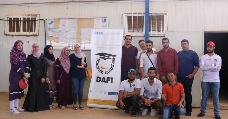 بعد اجتيازهم التوجيهي.. منح دراسية محدودة للطلبة السوريين اجتماع لـ"منحة دافي" مع طلبة سوريين في مخيم الزعتري، 24/7/2019 (DAFI Scholarship - Jordan)