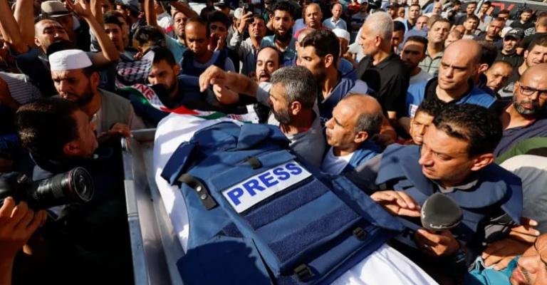 تشيع صحفي في غزة تشيع صحفي في غزة