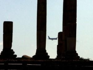 تحليق منخفض لطائرات الملكية (بالصور)